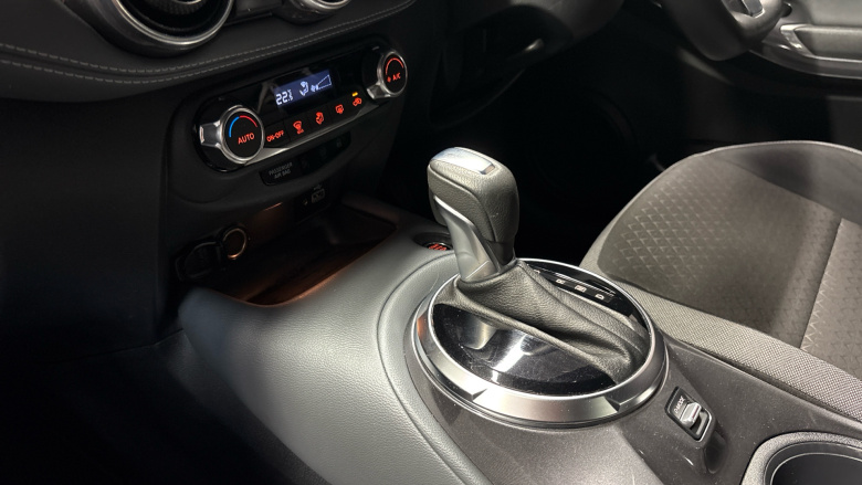 Nissan Juke 1.0 DiG-T 114 N-Connecta 5dr DCT Petrol Hatchback